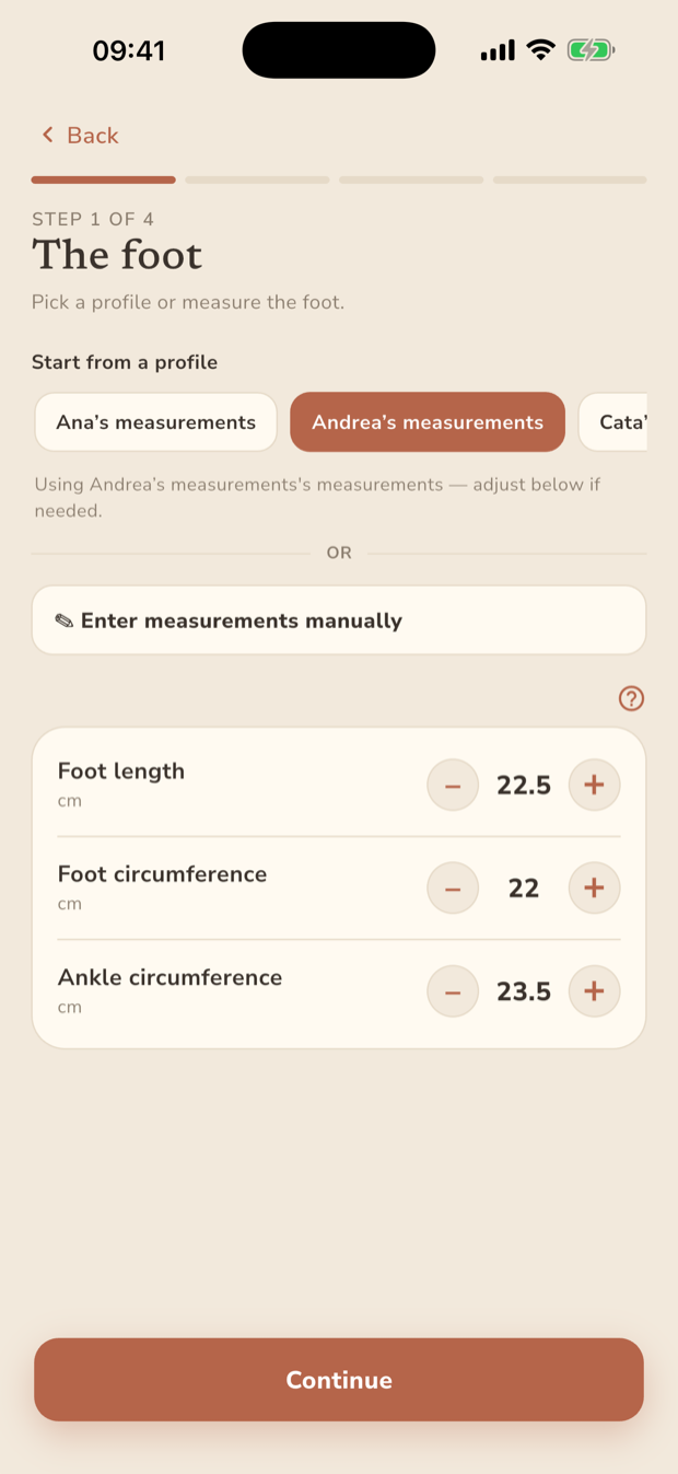 Step one of the pattern wizard: foot length, foot circumference and ankle circumference, with saved measurement profiles above them.